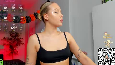 Snapshot of chloe_lov_ chatting on 10-31-25, 01:50 Chloe Lov GTM2 Mon Tue Thu Sat Sun 0400am - 1030m online show from 10-31-25, 01:50