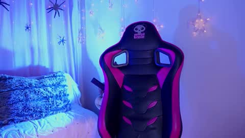 CLOE  online show from 10-30-25, 11:05