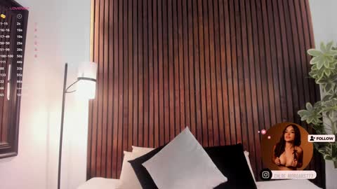 chloe online show from 12-19-24, 07:51