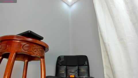 Snapshot of chloe_narcise chatting on 12-06-24, 11:03 Chloe online show from 12-06-24, 11:03