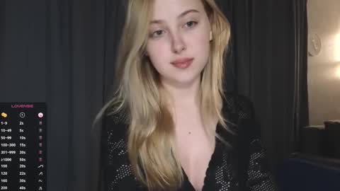 Snapshot of chloe_novel chatting on 10-24-25, 03:14 Chloe online show from 10-24-25, 03:14