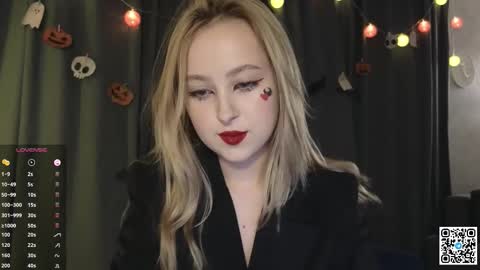 Snapshot of chloe_novel chatting on 10-25-25, 07:19 Chloe online show from 10-25-25, 07:19