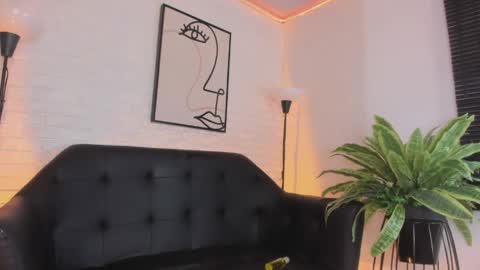 CHLOE online show from 04-01-26, 01:41