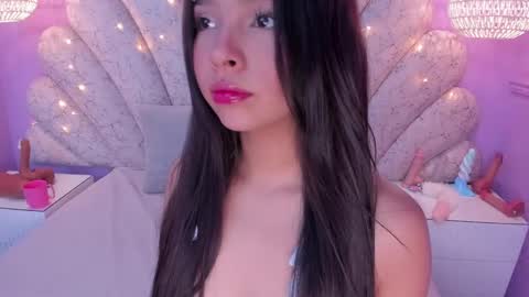 Snapshot of chloe_watson_ chatting on 03-07-25, 04:00 online show from 03-07-25, 04:00