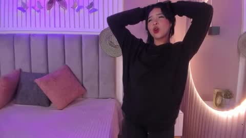 Snapshot of chloe_watson_ chatting on 09-21-25, 03:30 online show from 09-21-25, 03:30