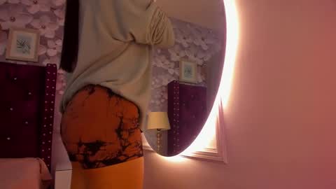 Snapshot of chloe_watson_ chatting on 09-24-25, 02:37 online show from 09-24-25, 02:37