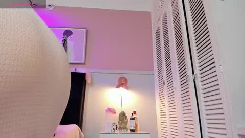 Snapshot of chloe_watson_ chatting on 10-25-25, 02:35 online show from 10-25-25, 02:35