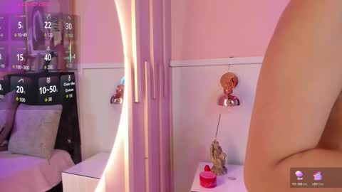 Snapshot of chloe_watson_ chatting on 11-19-25, 07:58 online show from 11-19-25, 07:58