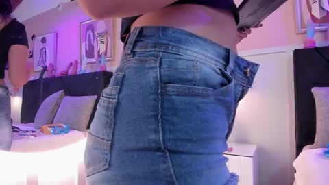 Snapshot of chloe_watson_ chatting on 11-23-25, 07:35 online show from 11-23-25, 07:35