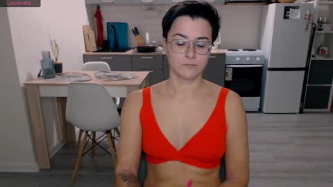 Snapshot of chloe_x_ chatting on 12-05-24, 05:28 Eva and Sandra online show from 12-05-24, 05:28