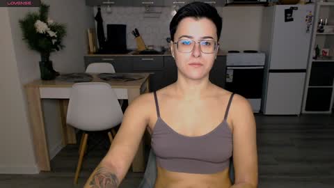 Snapshot of chloe_x_ chatting on 12-19-24, 11:07 Eva and Sandra online show from 12-19-24, 11:07