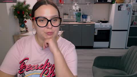 Snapshot of chloe_x_ chatting on 12-24-24, 03:47 Eva and Sandra online show from 12-24-24, 03:47