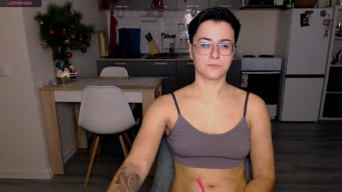 Snapshot of chloe_x_ chatting on 12-25-24, 09:02 Eva and Sandra online show from 12-25-24, 09:02