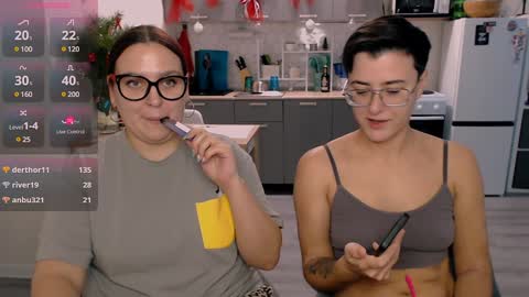 Snapshot of chloe_x_ chatting on 12-25-24, 07:13 Eva and Sandra online show from 12-25-24, 07:13