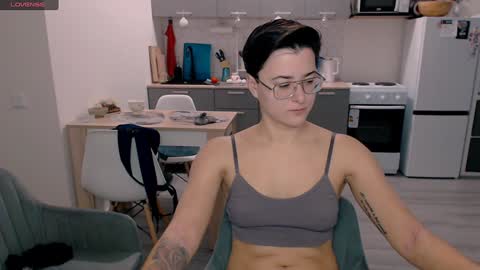 Snapshot of chloe_x_ chatting on 01-09-25, 10:20 Eva and Sandra online show from 01-09-25, 10:20