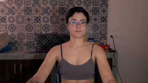 Snapshot of chloe_x_ chatting on 02-10-25, 09:47 Eva and Sandra online show from 02-10-25, 09:47