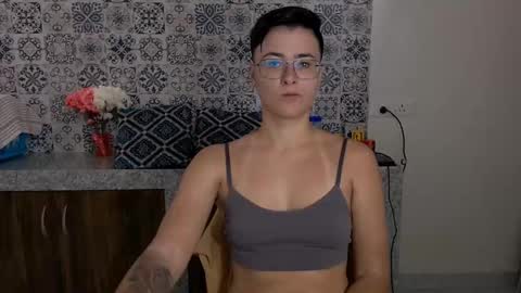 Snapshot of chloe_x_ chatting on 02-21-25, 05:02 Eva and Sandra online show from 02-21-25, 05:02