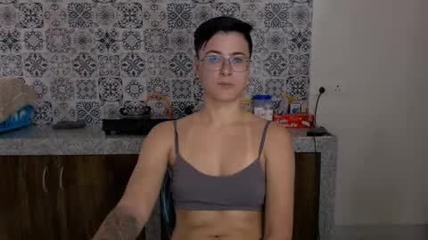 Snapshot of chloe_x_ chatting on 02-27-25, 04:41 Eva and Sandra online show from 02-27-25, 04:41