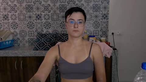 Snapshot of chloe_x_ chatting on 03-11-25, 09:45 Eva and Sandra online show from 03-11-25, 09:45