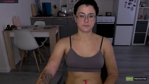 Snapshot of chloe_x_ chatting on 09-10-25, 11:21 Eva and Sandra online show from 09-10-25, 11:21