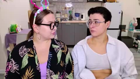 Snapshot of chloe_x_ chatting on 02-26-26, 09:03 Eva and Sandra online show from 02-26-26, 09:03