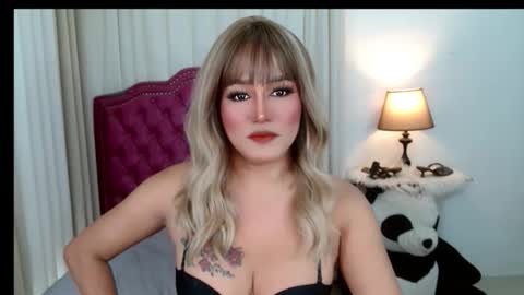 Snapshot of chloeasian chatting on 02-12-26, 09:37 Chloe online show from 02-12-26, 09:37