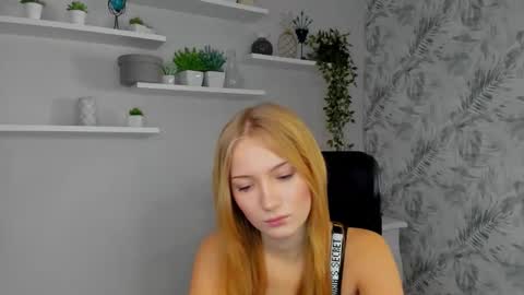 Chloe online show from 11-26-25, 07:31