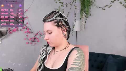 Snapshot of chloebloss0m chatting on 02-20-26, 06:26 Boni online show from 02-20-26, 06:26