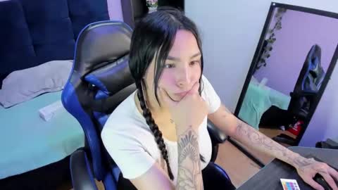 ChloeeThompson online show from 10-22-25, 12:11