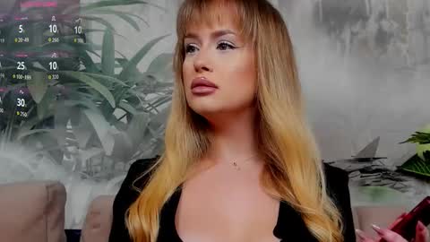 Chloee online show from 11-21-25, 07:01