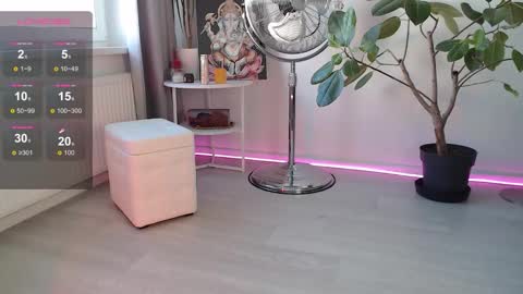 Snapshot of chloeesummerss chatting on 11-03-25, 09:43 Chloe online show from 11-03-25, 09:43