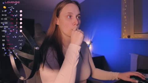 Snapshot of chloegins chatting on 12-04-24, 08:29 chloegins online show from 12-04-24, 08:29