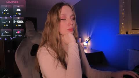 Snapshot of chloegins chatting on 12-04-24, 11:35 chloegins online show from 12-04-24, 11:35