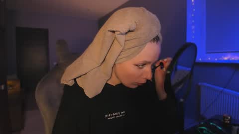 Snapshot of chloegins chatting on 12-15-24, 05:45 chloegins online show from 12-15-24, 05:45