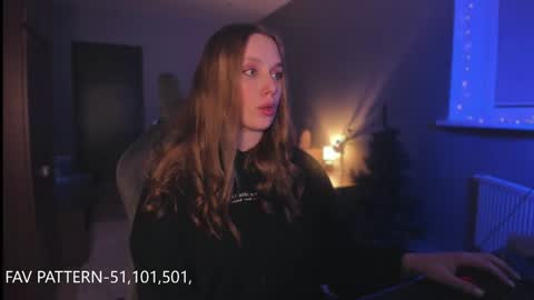 Snapshot of chloegins chatting on 12-16-24, 02:47 chloegins online show from 12-16-24, 02:47