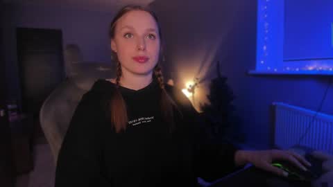 Snapshot of chloegins chatting on 12-17-24, 12:01 chloegins online show from 12-17-24, 12:01