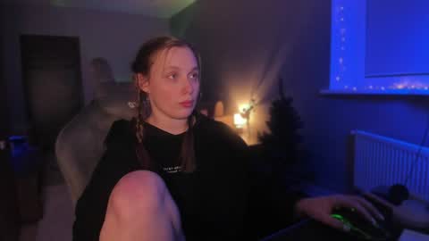Snapshot of chloegins chatting on 12-18-24, 02:10 chloegins online show from 12-18-24, 02:10