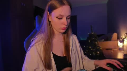 Snapshot of chloegins chatting on 12-27-24, 07:14 chloegins online show from 12-27-24, 07:14