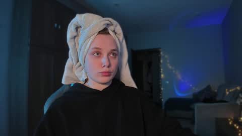 Snapshot of chloegins chatting on 01-22-25, 10:07 chloegins online show from 01-22-25, 10:07