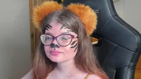 ChloeHalses online show from 02-10-26, 06:45