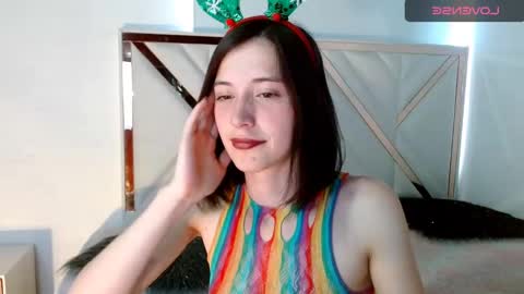 Snapshot of chloejohnsoon chatting on 12-12-24, 07:37 Chloe online show from 12-12-24, 07:37
