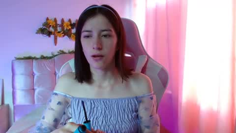 Snapshot of chloejohnsoon chatting on 02-19-25, 01:06 Chloe online show from 02-19-25, 01:06