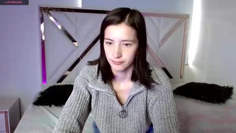 Snapshot of chloejohnsoon chatting on 03-07-25, 01:07 Chloe online show from 03-07-25, 01:07