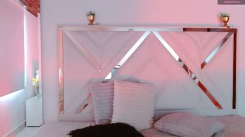 Snapshot of chloejohnsoon chatting on 09-29-25, 02:00 Chloe online show from 09-29-25, 02:00