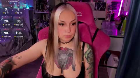 Snapshot of chloekohaku chatting on 10-12-25, 02:54 ChloeKohaku online show from 10-12-25, 02:54