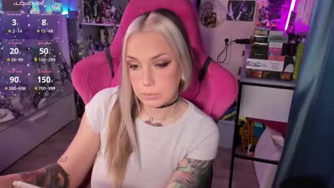 Snapshot of chloekohaku chatting on 10-23-25, 10:36 ChloeKohaku online show from 10-23-25, 10:36