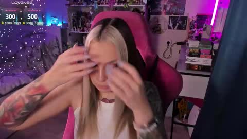 Snapshot of chloekohaku chatting on 11-10-25, 03:49 ChloeKohaku online show from 11-10-25, 03:49