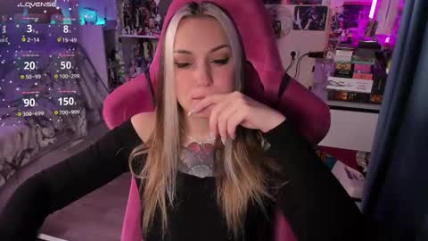 Snapshot of chloekohaku chatting on 11-20-25, 03:28 ChloeKohaku online show from 11-20-25, 03:28