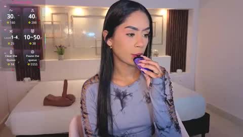 Chloe Moon online show from 10-20-25, 01:11