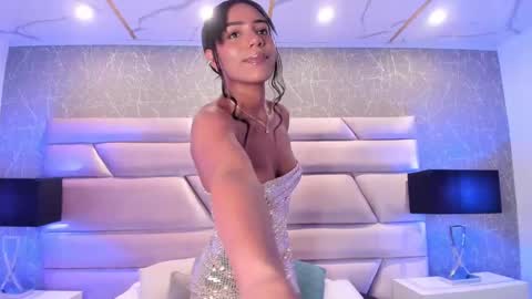 Snapshot of chloetaylorr_ chatting on 01-24-25, 08:43 CHLOE online show from 01-24-25, 08:43